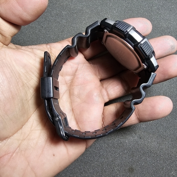 CASIO AE-1000W 3198 Men’s Quartz World Time Digital WR 100M Watch Working shows - Picture 7 of 9